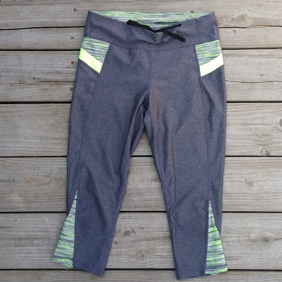 Xersion Pants - Size Med Xersion Fitted Workout Capris